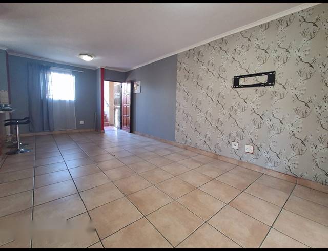 2 BEDROOM TOWNHOUSE FOR SALE IN CASTLEVIEW